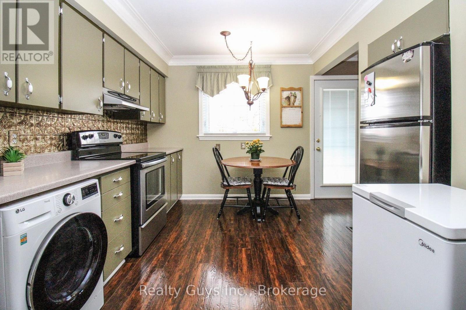 734 Crawford Place, Peterborough (Otonabee Ward 1), Ontario  K9J 3X3 - Photo 19 - X13660776