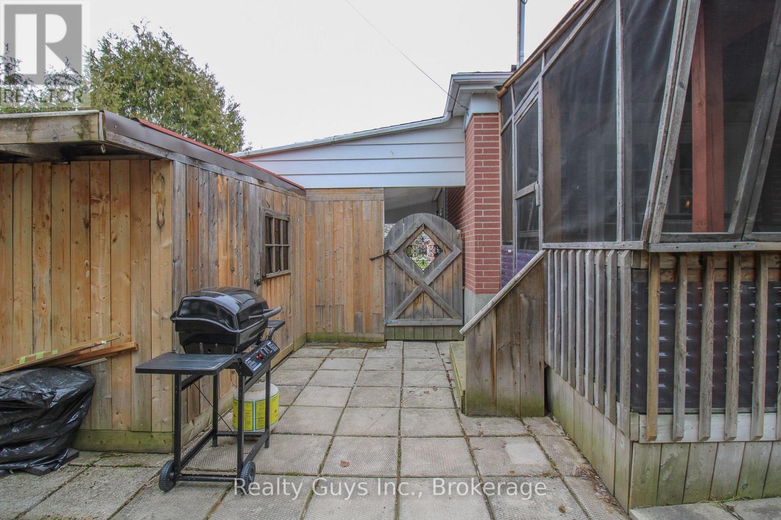 734 Crawford Place, Peterborough (Otonabee Ward 1), Ontario  K9J 3X3 - Photo 5 - X13660776