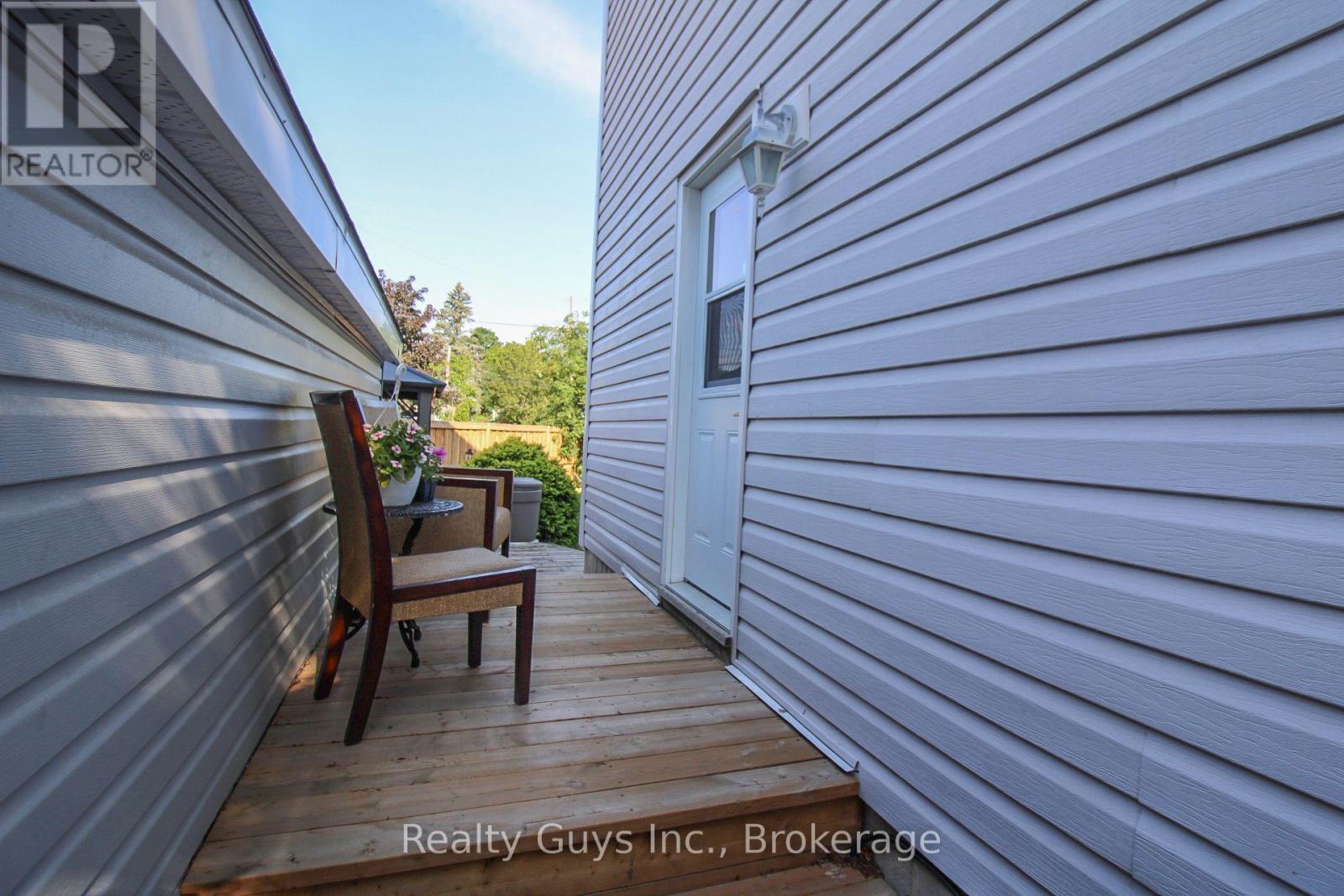 727 Chesterfield Avenue, Peterborough (Northcrest Ward 5), Ontario  K9H 4Y1 - Photo 6 - X13660780
