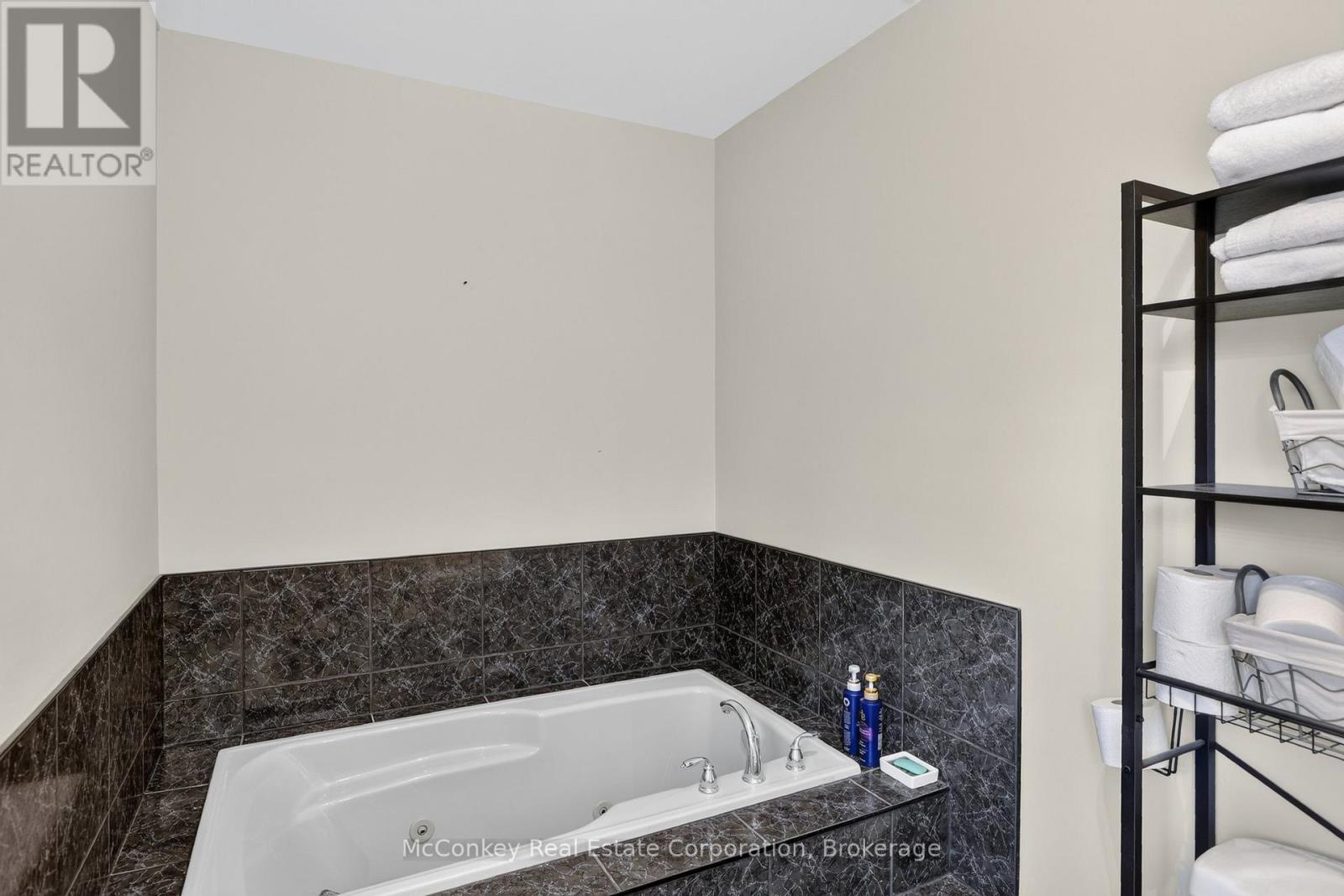 1817 Parkwood Circle, Peterborough (Monaghan Ward 2), Ontario  K9J 8C3 - Photo 23 - X13660976