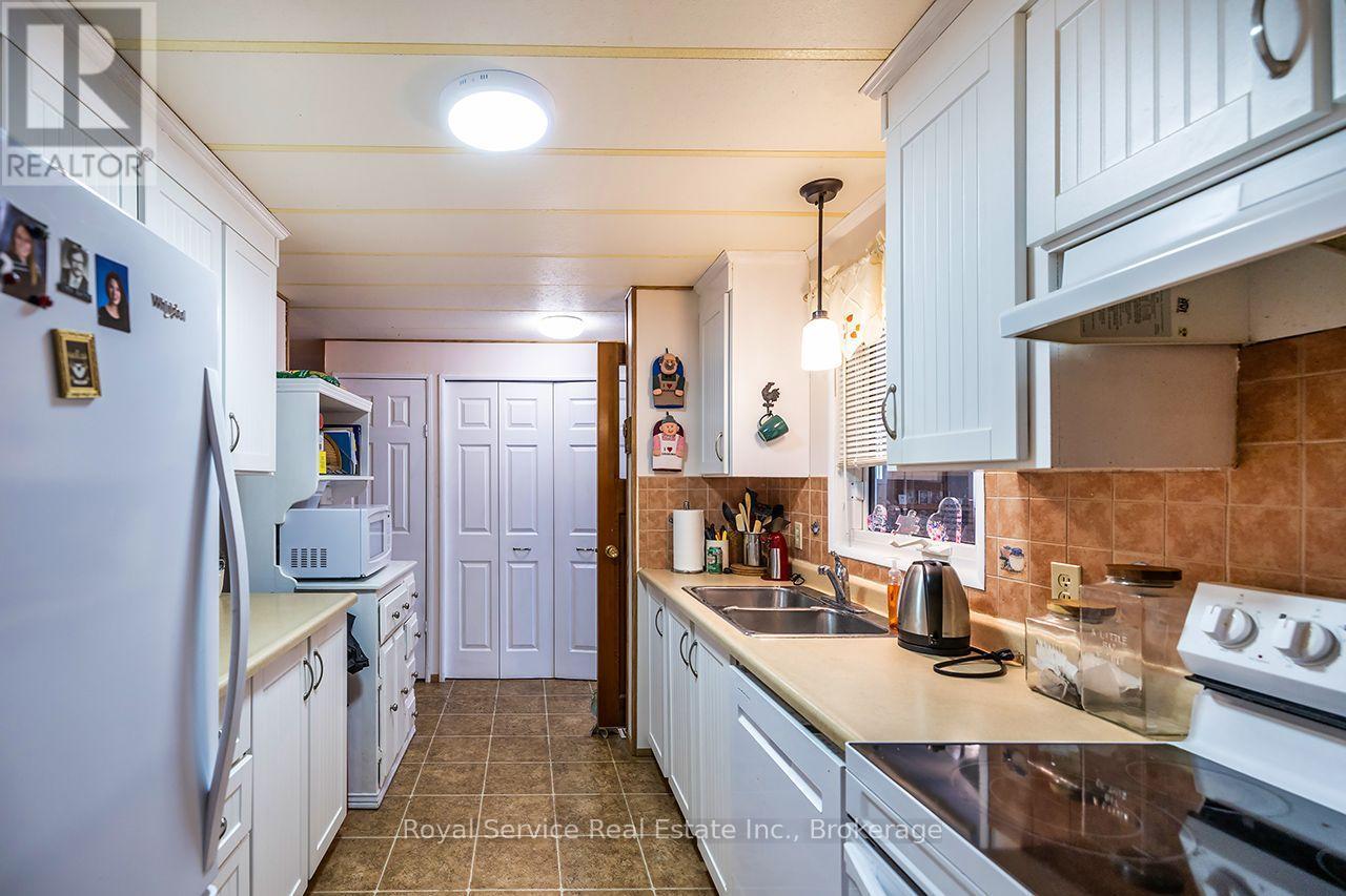16 Vista Drive, Kawartha Lakes (Lindsay), Ontario  K9V 0H7 - Photo 9 - X13663808