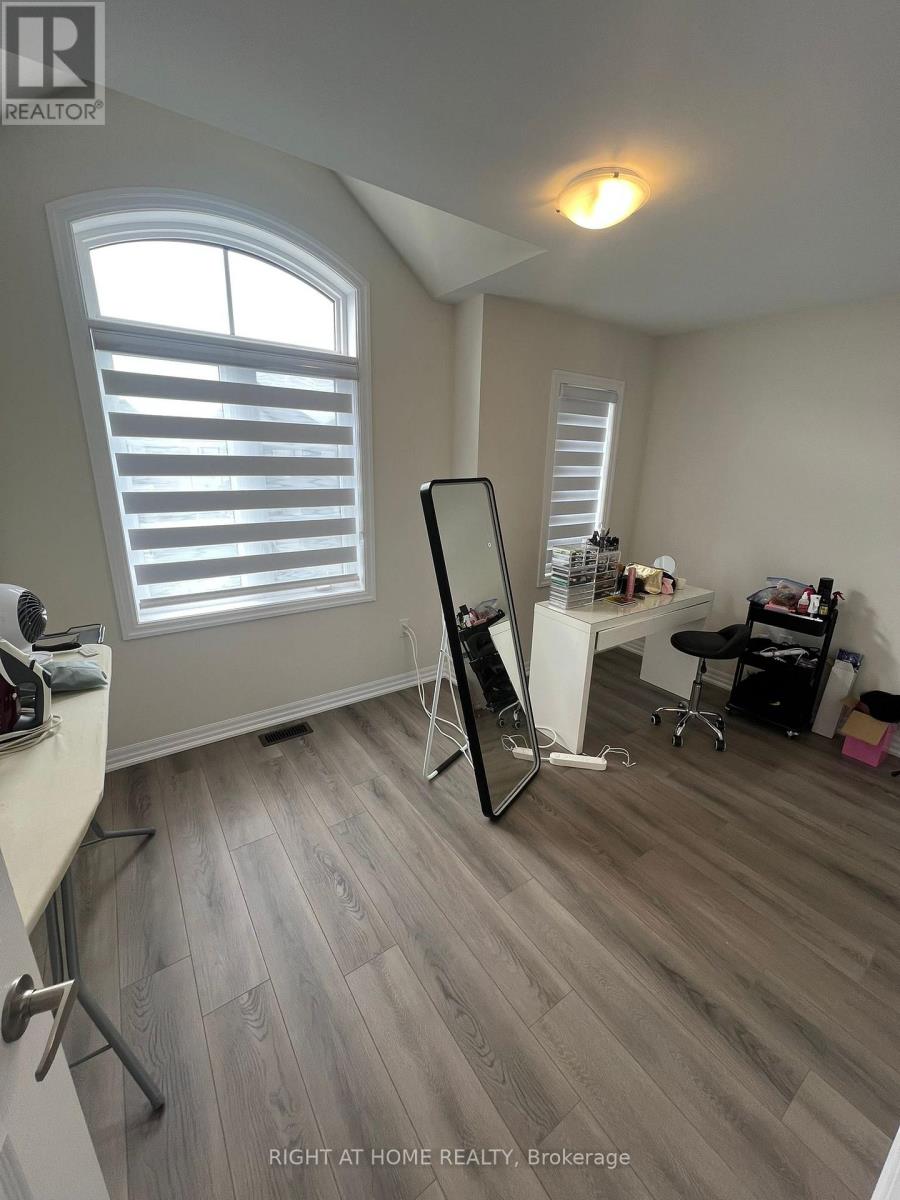 30 Northrop Avenue, Clarington (Newcastle), Ontario  L1B 0W7 - Photo 2 - E13664824