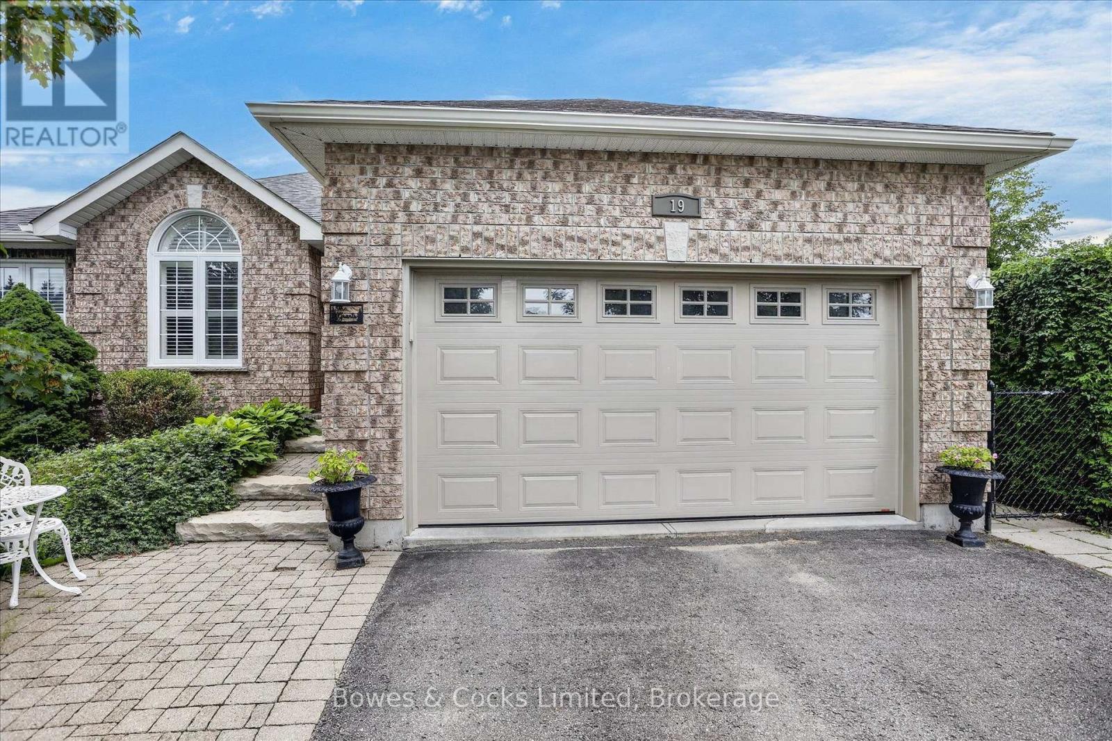 19 Lori Boulevard, Kawartha Lakes (Lindsay), Ontario  K9V 6B6 - Photo 3 - X13665782
