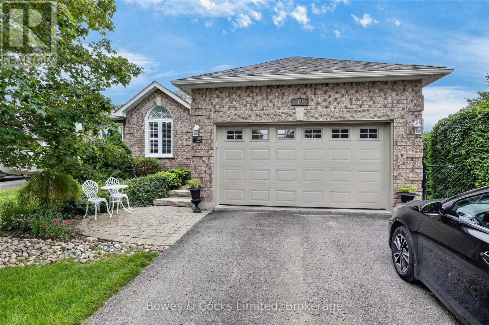 19 Lori Boulevard, Kawartha Lakes (Lindsay), Ontario  K9V 6B6 - Photo 4 - X13665782