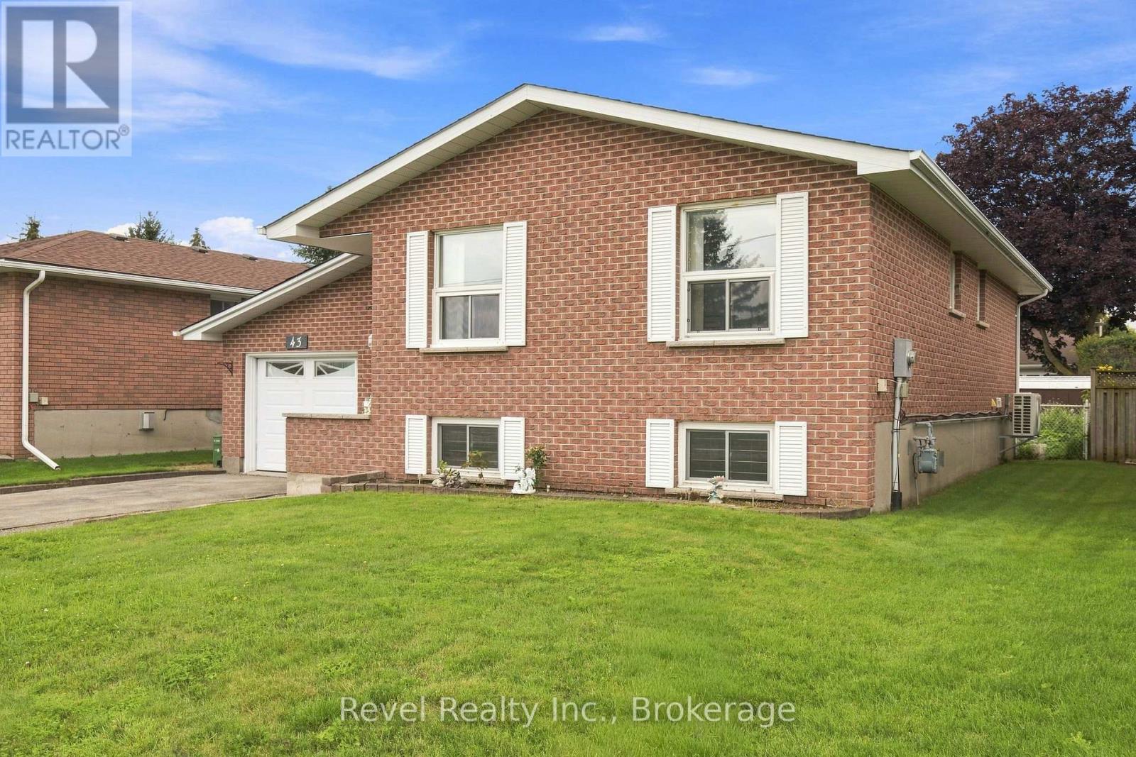 43 Wilson Avenue, Kawartha Lakes (Lindsay), Ontario  K9V 5S3 - Photo 2 - X13665946