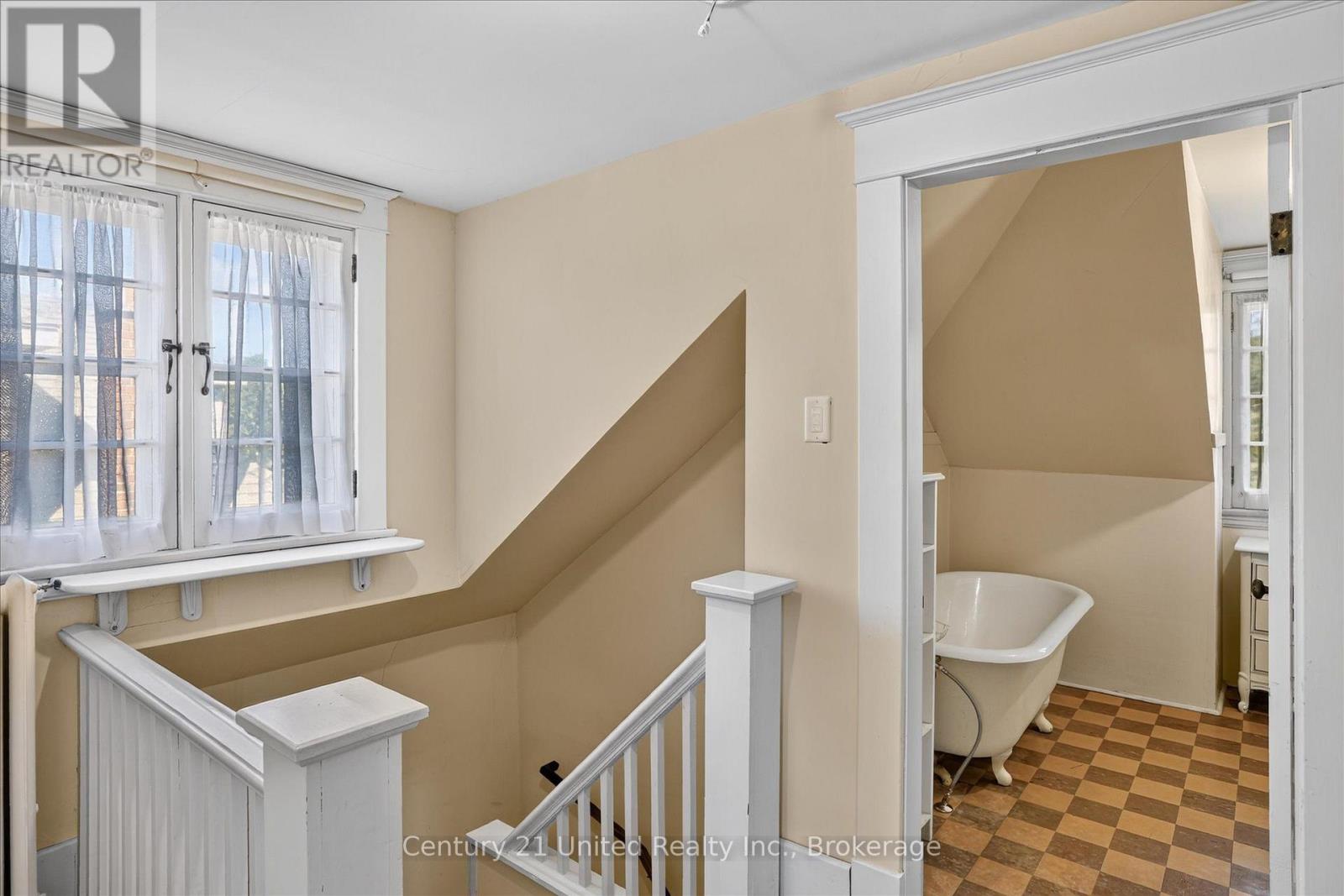 498 Weller Street, Peterborough (Town Ward 3), Ontario  K9H 2N6 - Photo 32 - X13666424