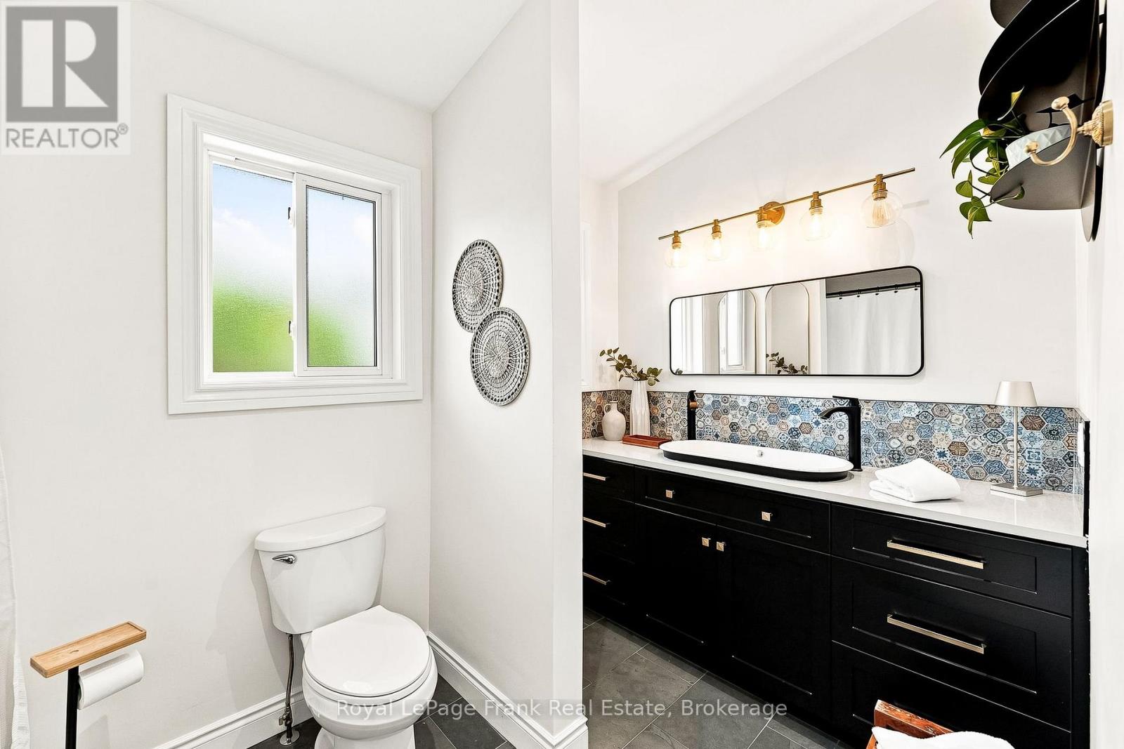 2 Crestwood Avenue, Peterborough (Monaghan Ward 2), Ontario  K9J 1M8 - Photo 20 - X13667614