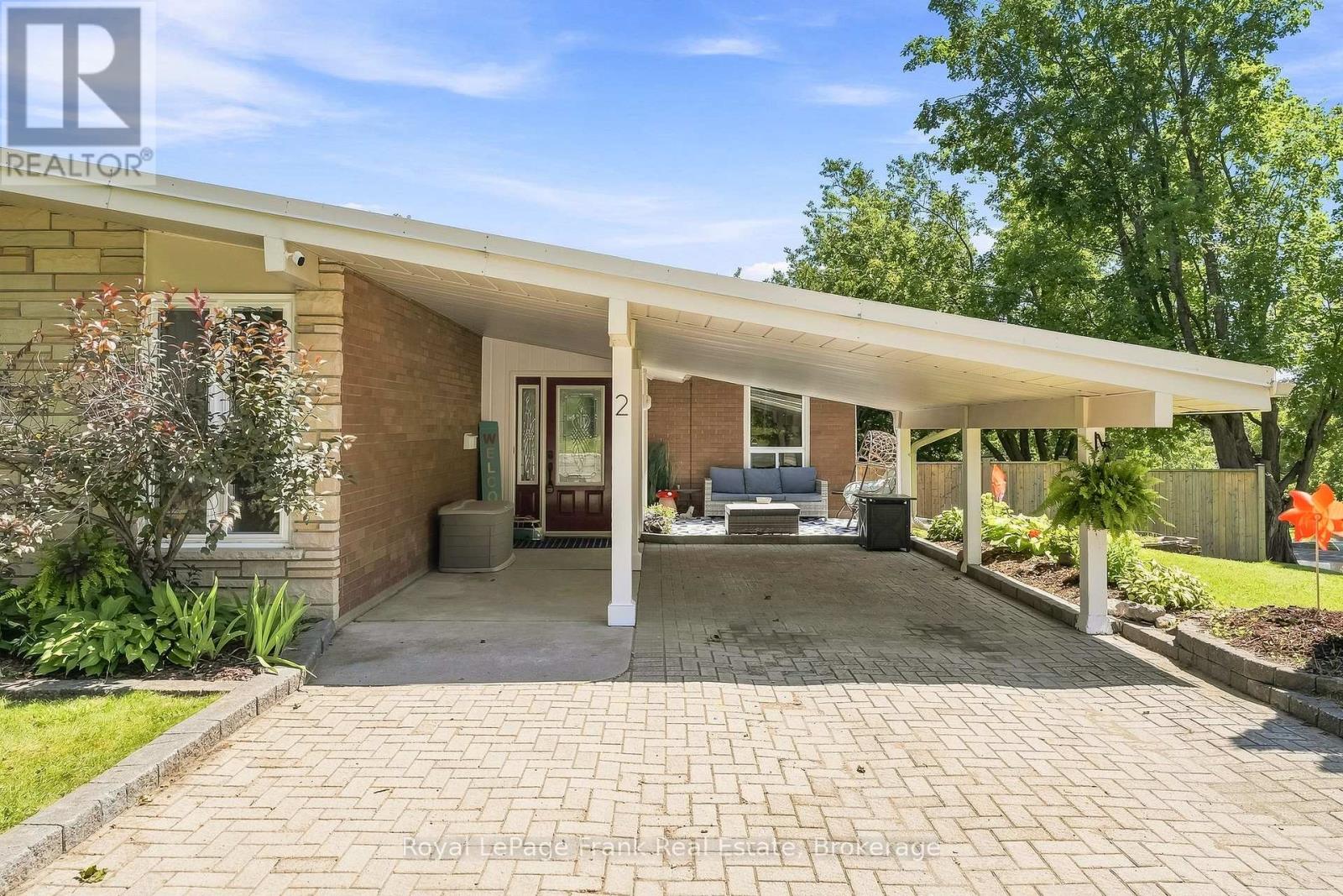 2 Crestwood Avenue, Peterborough (Monaghan Ward 2), Ontario  K9J 1M8 - Photo 3 - X13667614