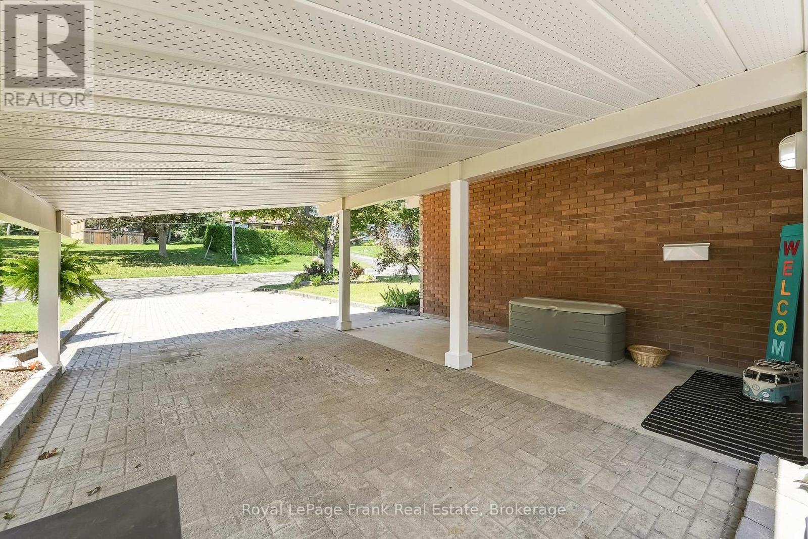 2 Crestwood Avenue, Peterborough (Monaghan Ward 2), Ontario  K9J 1M8 - Photo 4 - X13667614