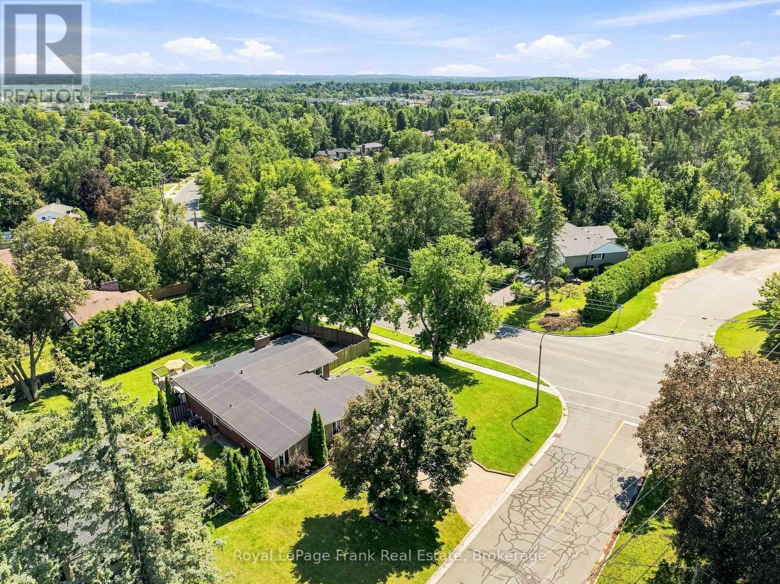 2 Crestwood Avenue, Peterborough (Monaghan Ward 2), Ontario  K9J 1M8 - Photo 41 - X13667614