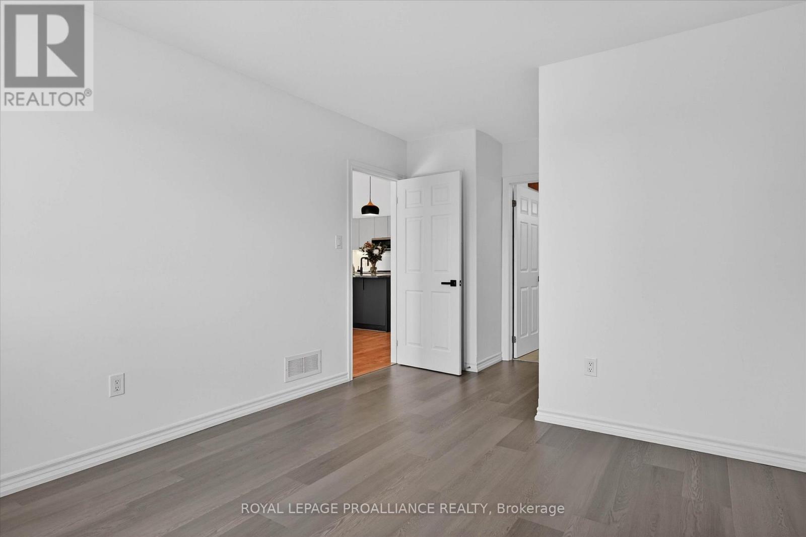 138 Village Crescent, Peterborough (Otonabee Ward 1), Ontario  K9J 0A9 - Photo 19 - X13668174