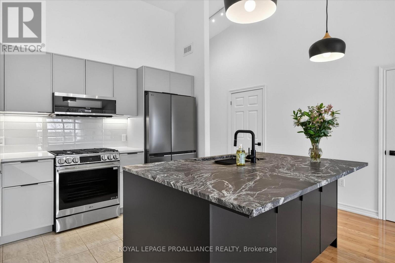138 Village Crescent, Peterborough (Otonabee Ward 1), Ontario  K9J 0A9 - Photo 4 - X13668174