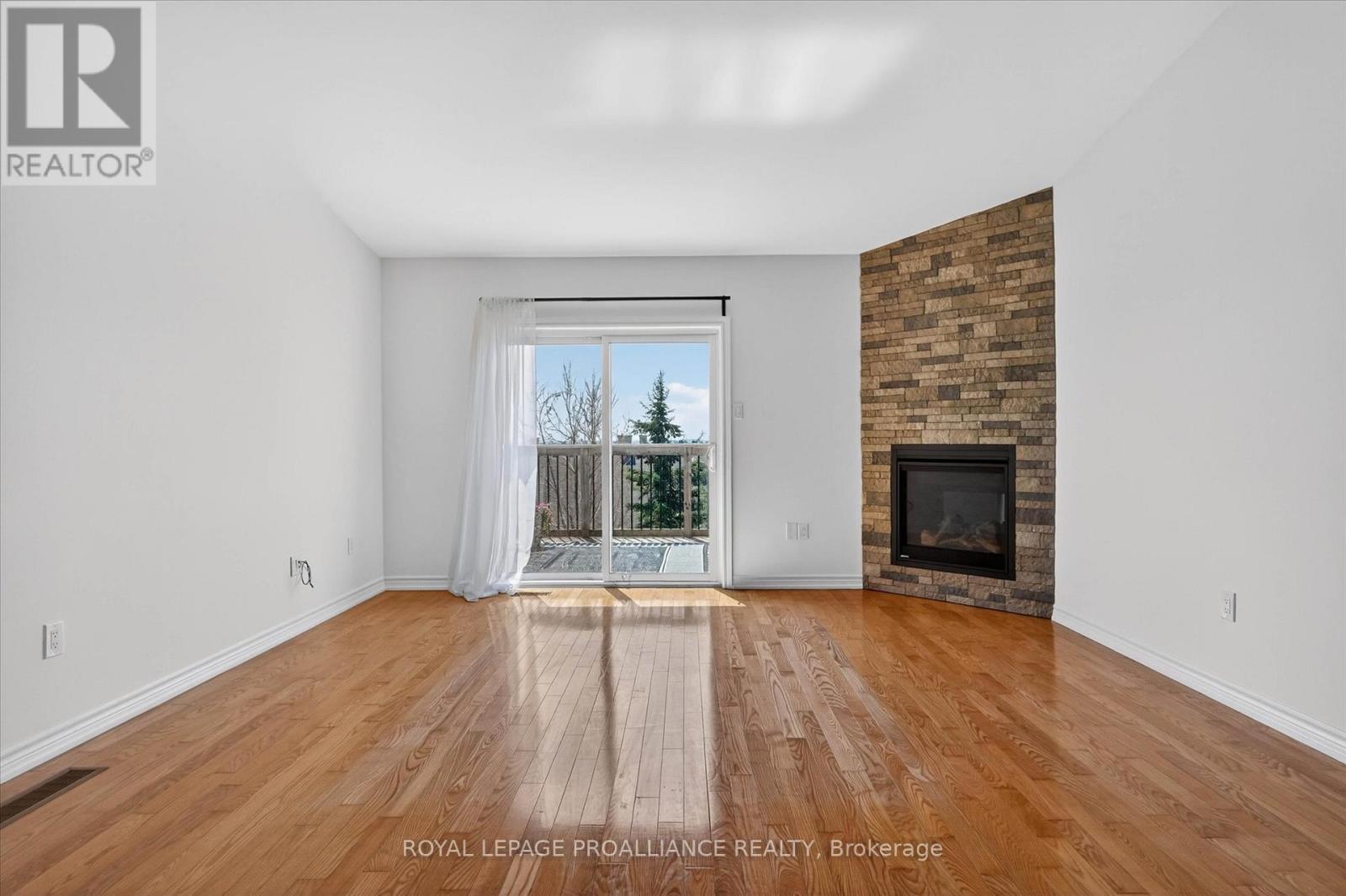 138 Village Crescent, Peterborough (Otonabee Ward 1), Ontario  K9J 0A9 - Photo 5 - X13668174