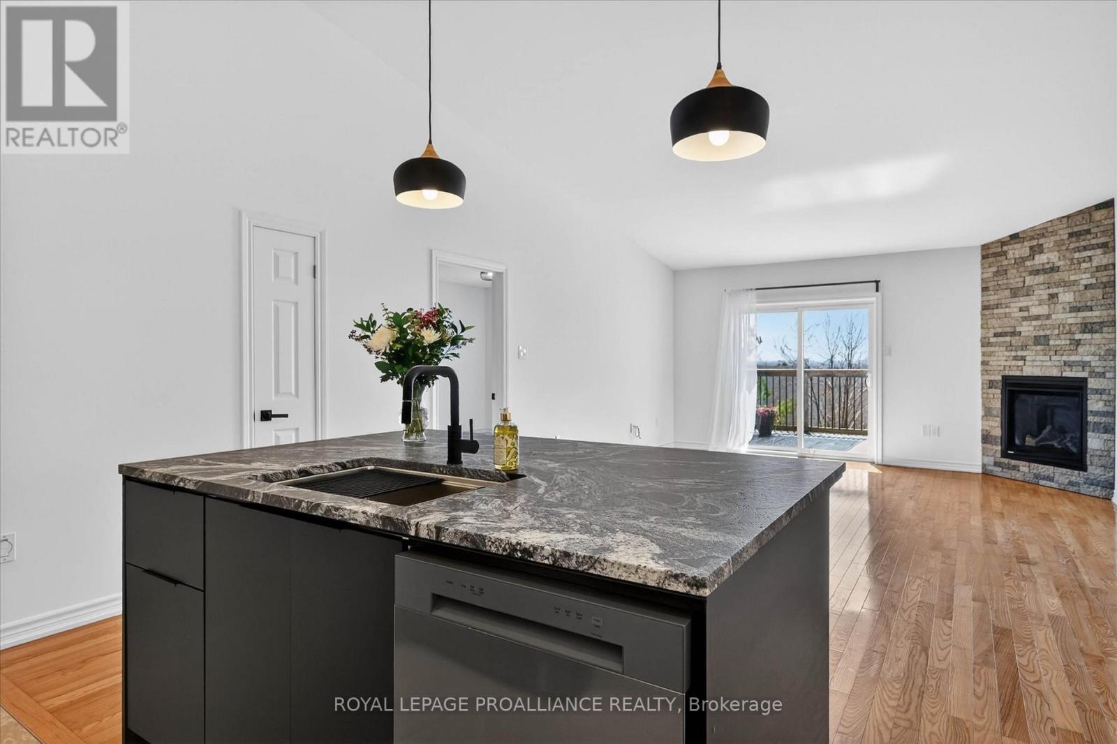 138 Village Crescent, Peterborough (Otonabee Ward 1), Ontario  K9J 0A9 - Photo 8 - X13668174
