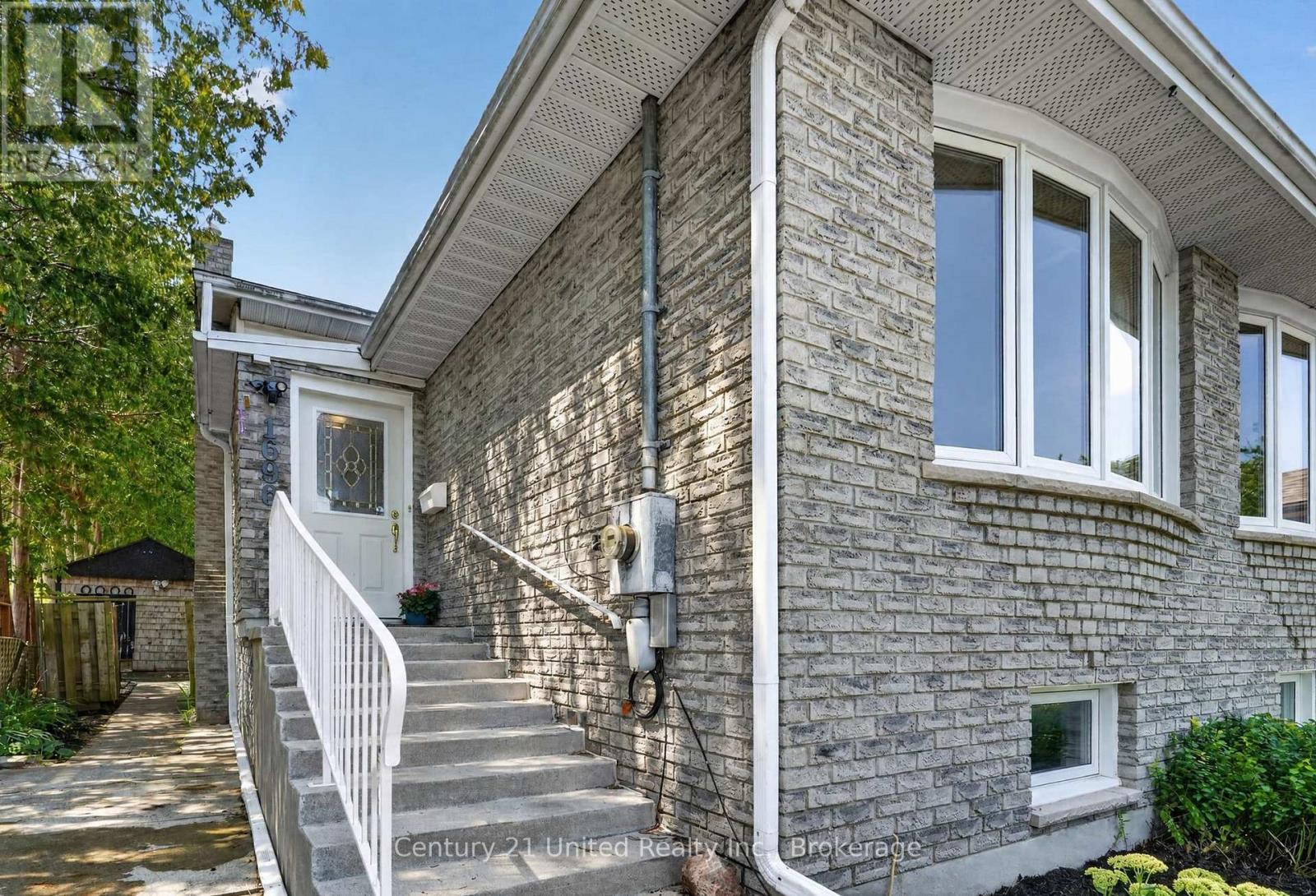 1696 Applewood Crescent, Peterborough (Monaghan Ward 2), Ontario  K9K 1N4 - Photo 2 - X13670642