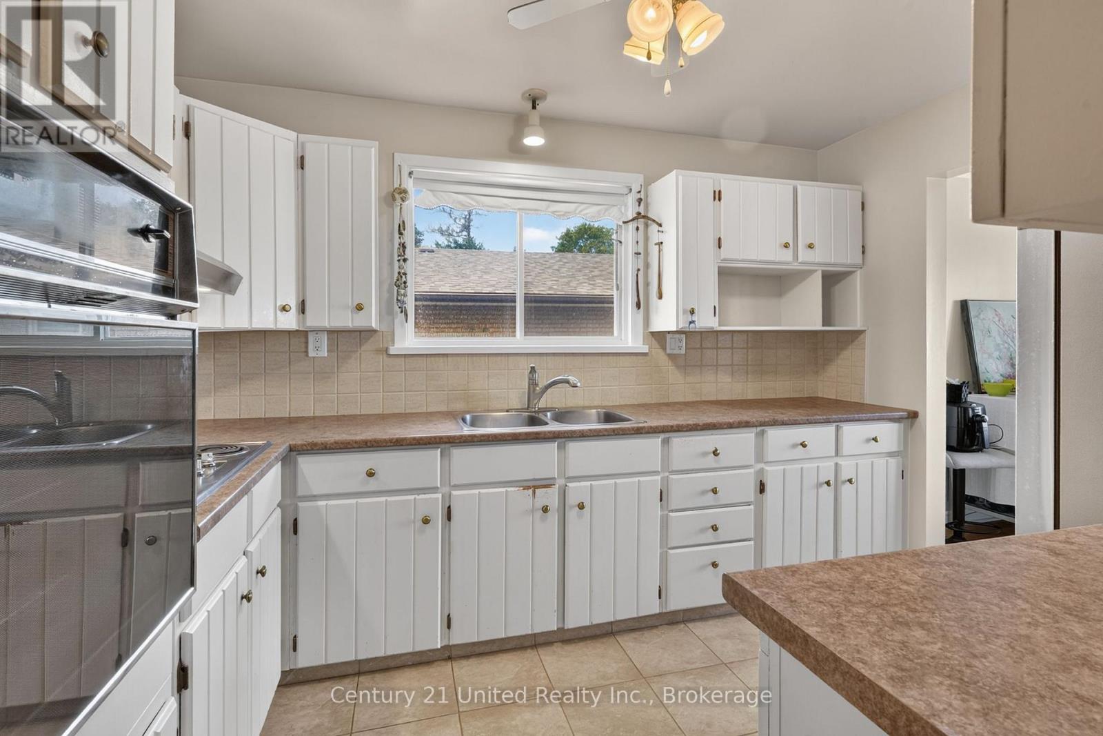 1696 Applewood Crescent, Peterborough (Monaghan Ward 2), Ontario  K9K 1N4 - Photo 8 - X13670642