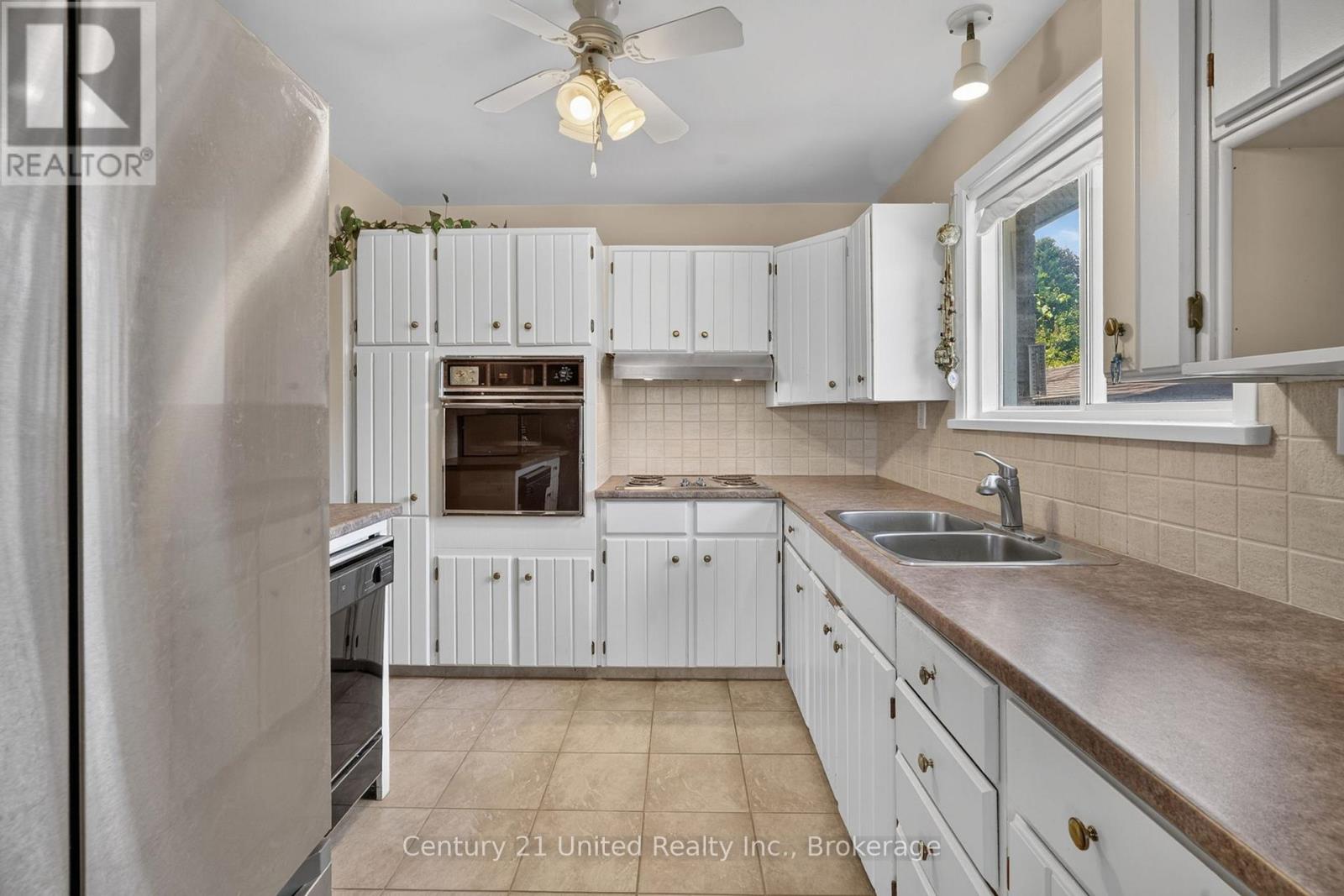 1696 Applewood Crescent, Peterborough (Monaghan Ward 2), Ontario  K9K 1N4 - Photo 9 - X13670642