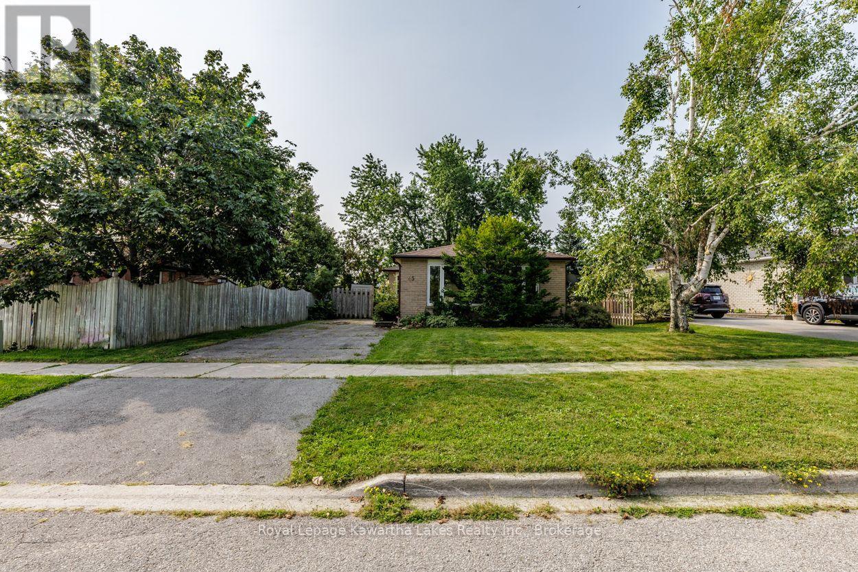 45 Sinclair Street, Kawartha Lakes (Lindsay), Ontario  K9V 5L6 - Photo 2 - X13670720