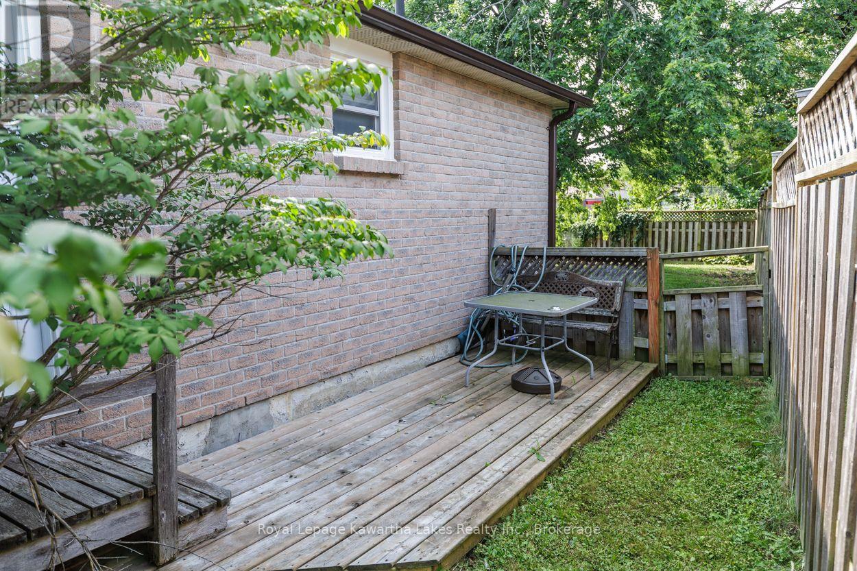 45 Sinclair Street, Kawartha Lakes (Lindsay), Ontario  K9V 5L6 - Photo 3 - X13670720