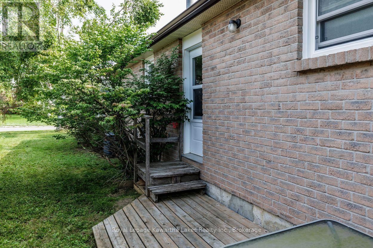 45 Sinclair Street, Kawartha Lakes (Lindsay), Ontario  K9V 5L6 - Photo 4 - X13670720