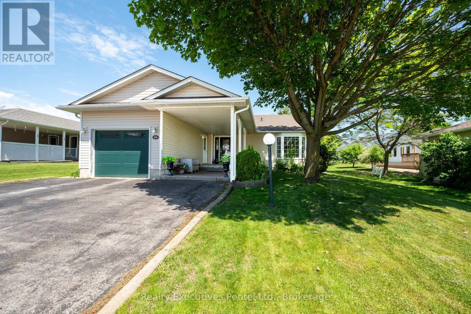 1 CLIFF DRIVE, clarington (newcastle), Ontario