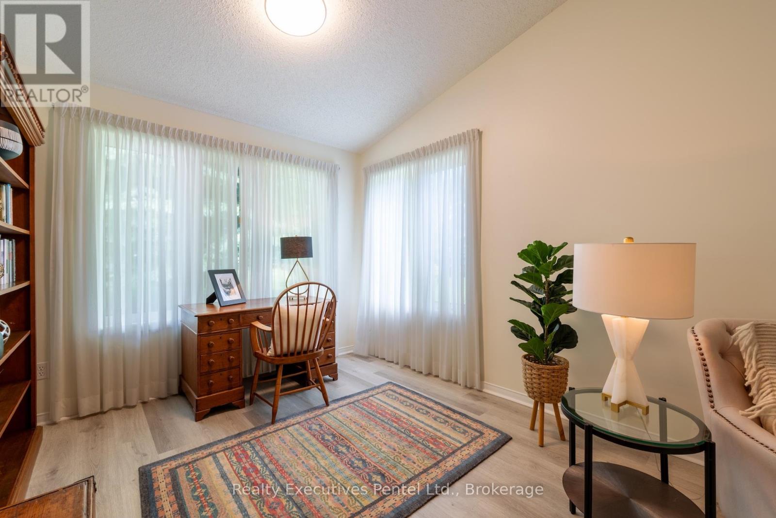 1 Cliff Drive, Clarington (Newcastle), Ontario  L1B 1P2 - Photo 13 - E13671092
