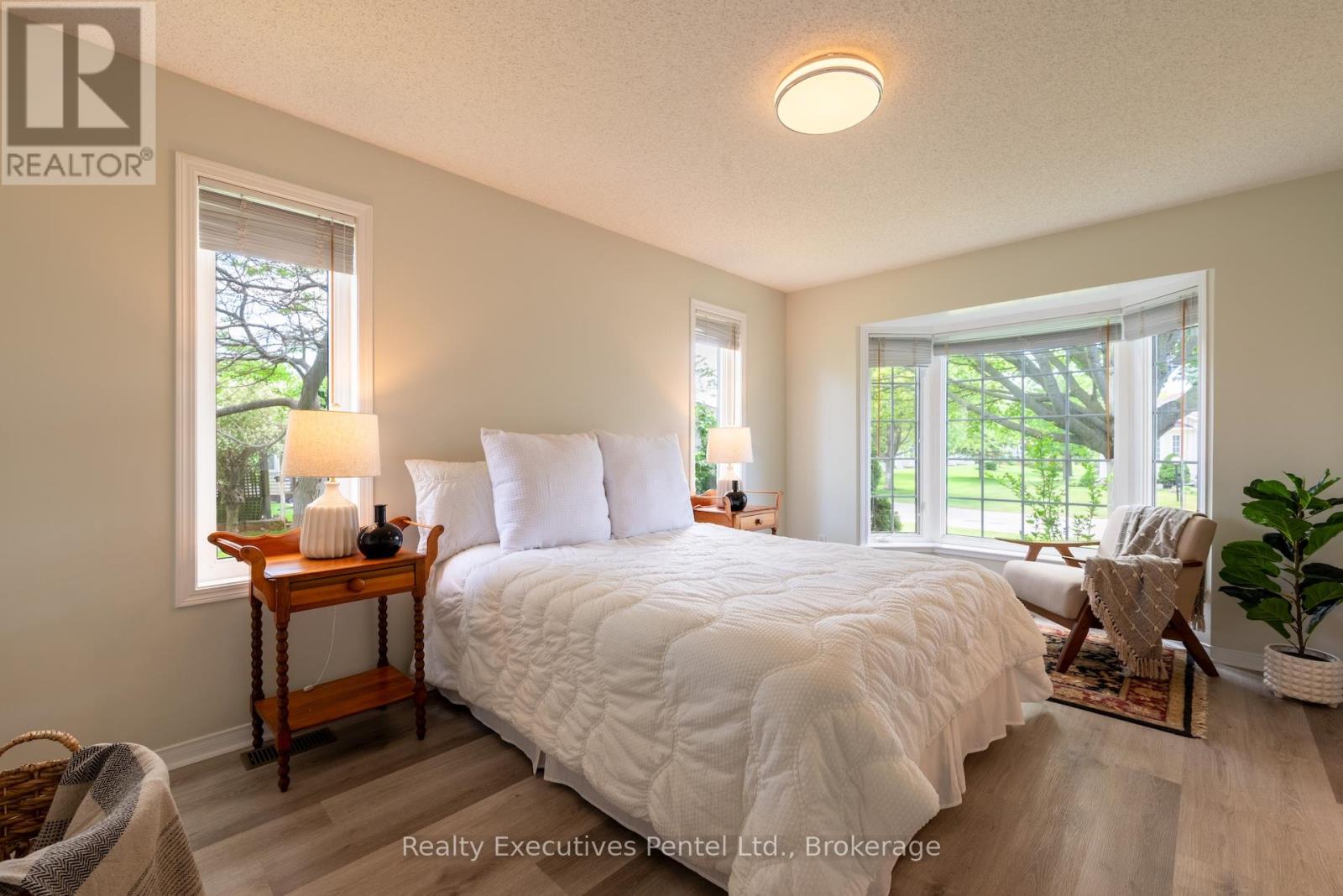 1 Cliff Drive, Clarington (Newcastle), Ontario  L1B 1P2 - Photo 16 - E13671092