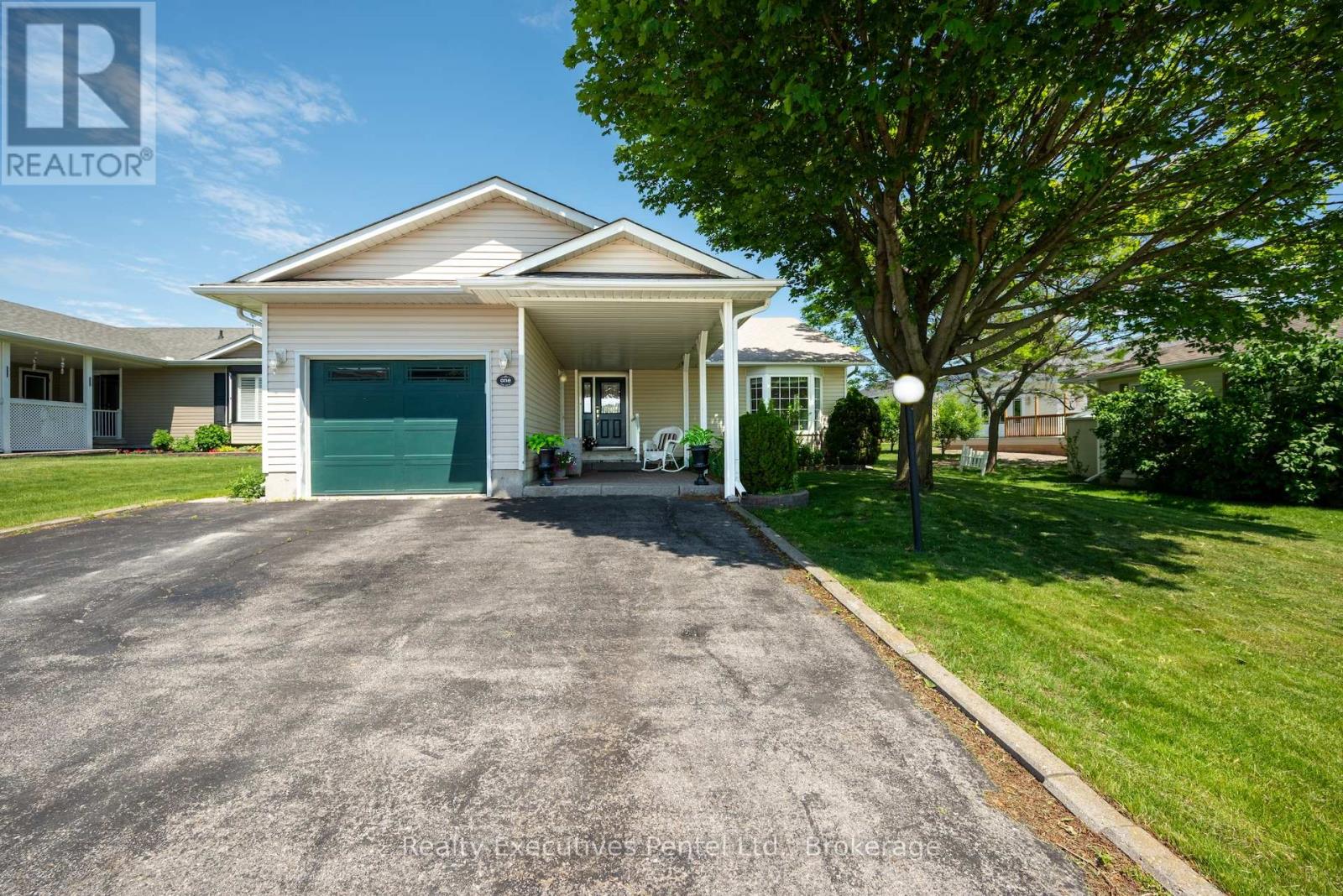 1 Cliff Drive, Clarington (Newcastle), Ontario  L1B 1P2 - Photo 2 - E13671092