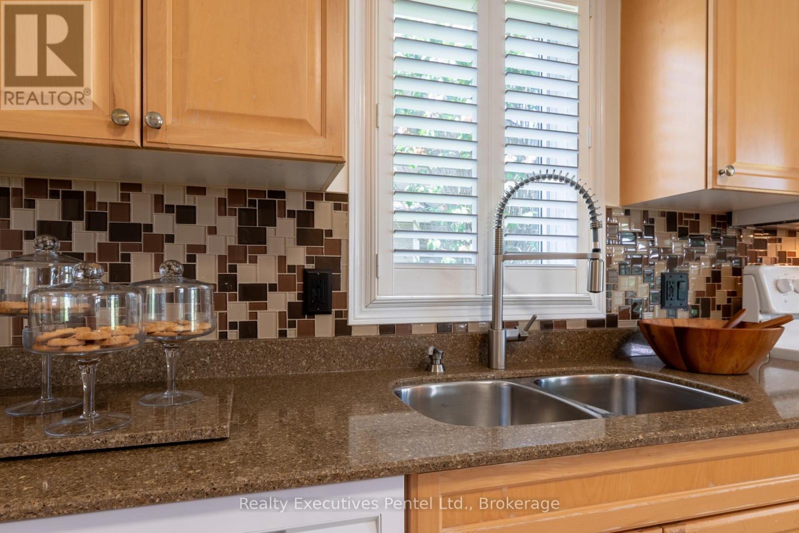 1 Cliff Drive, Clarington (Newcastle), Ontario  L1B 1P2 - Photo 24 - E13671092