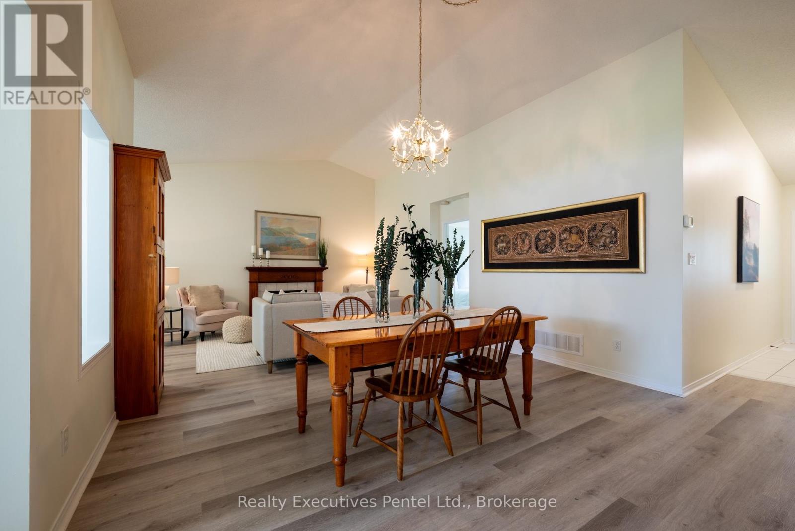 1 Cliff Drive, Clarington (Newcastle), Ontario  L1B 1P2 - Photo 5 - E13671092
