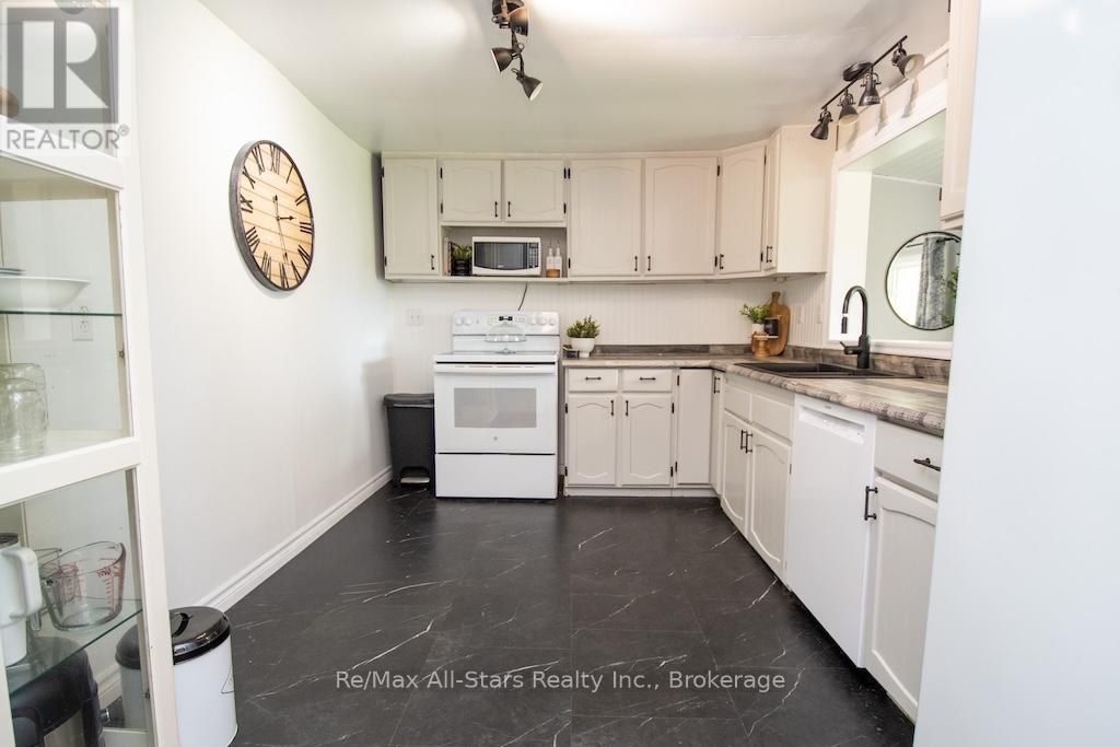 9 Riverside Drive, Kawartha Lakes (Lindsay), Ontario  K9V 0H6 - Photo 16 - X13672558