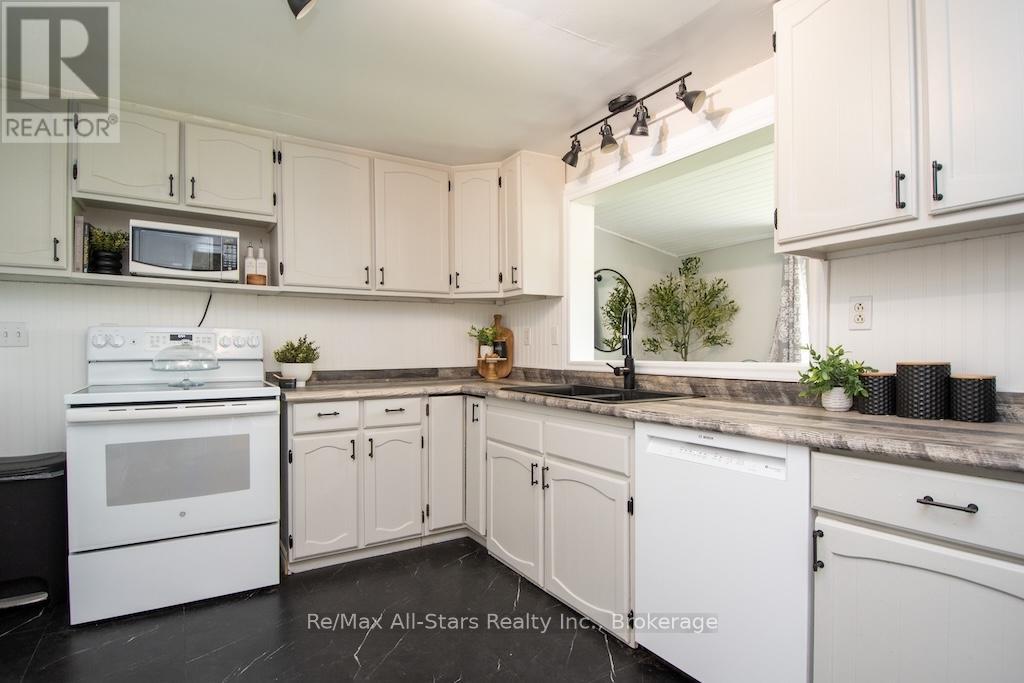 9 Riverside Drive, Kawartha Lakes (Lindsay), Ontario  K9V 0H6 - Photo 18 - X13672558