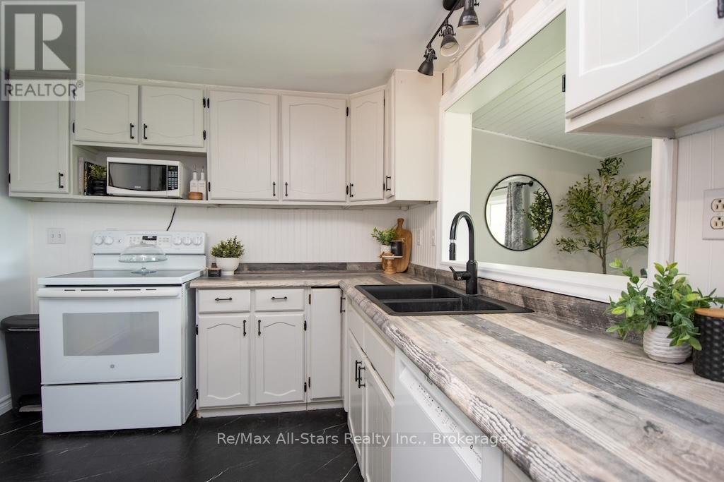 9 Riverside Drive, Kawartha Lakes (Lindsay), Ontario  K9V 0H6 - Photo 20 - X13672558