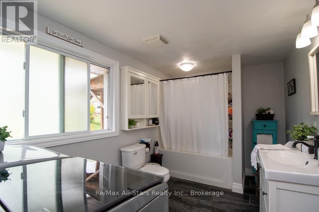 9 Riverside Drive, Kawartha Lakes (Lindsay), Ontario  K9V 0H6 - Photo 36 - X13672558