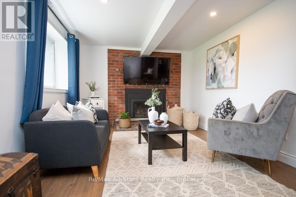 9 Riverside Drive, Kawartha Lakes (Lindsay), Ontario  K9V 0H6 - Photo 5 - X13672558