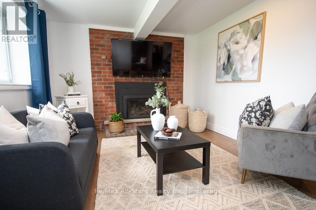 9 Riverside Drive, Kawartha Lakes (Lindsay), Ontario  K9V 0H6 - Photo 6 - X13672558