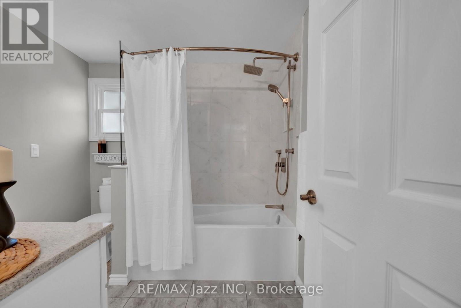 8 Wheelhouse Drive, Clarington (Newcastle), Ontario  L1B 1B9 - Photo 15 - E13674618