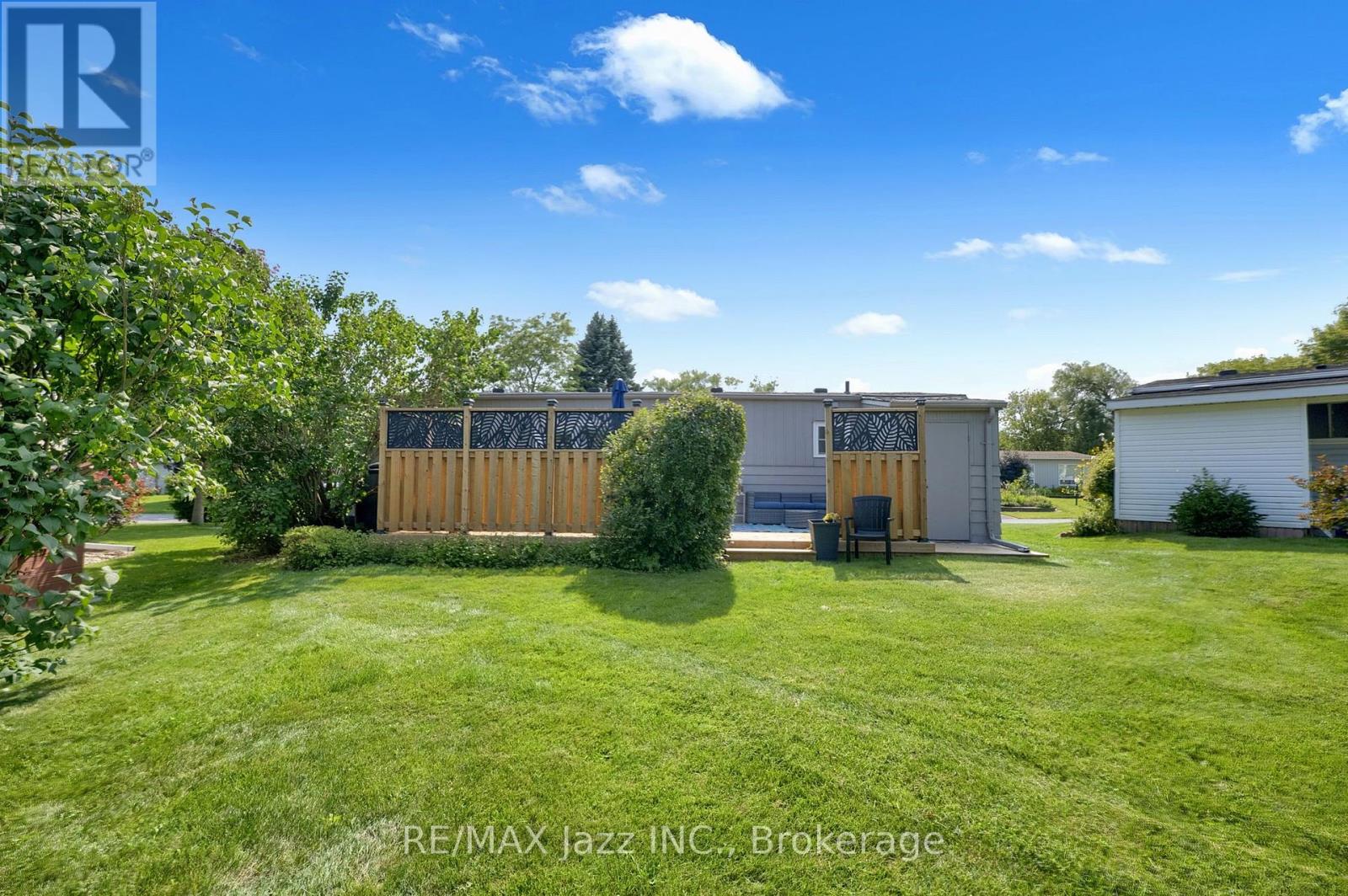 8 Wheelhouse Drive, Clarington (Newcastle), Ontario  L1B 1B9 - Photo 2 - E13674618