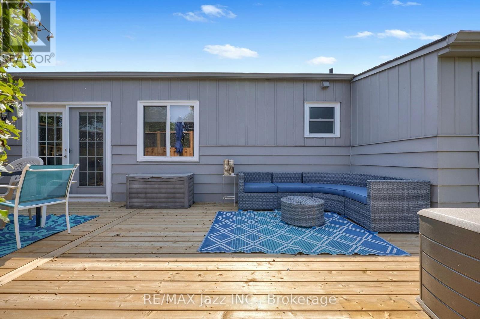 8 Wheelhouse Drive, Clarington (Newcastle), Ontario  L1B 1B9 - Photo 3 - E13674618