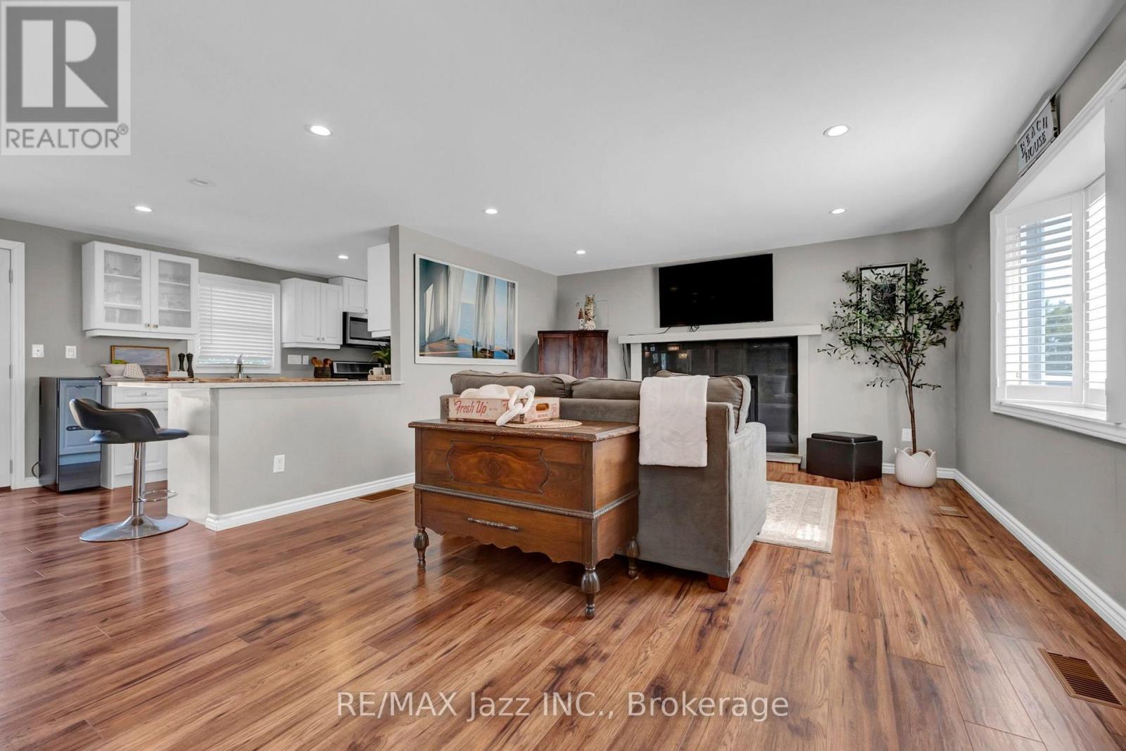8 Wheelhouse Drive, Clarington (Newcastle), Ontario  L1B 1B9 - Photo 6 - E13674618