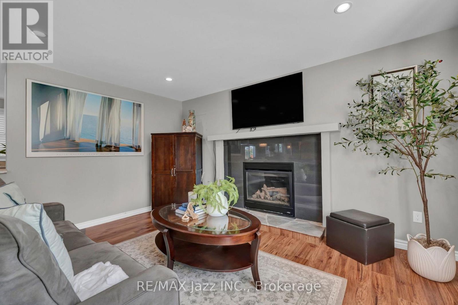 8 Wheelhouse Drive, Clarington (Newcastle), Ontario  L1B 1B9 - Photo 7 - E13674618