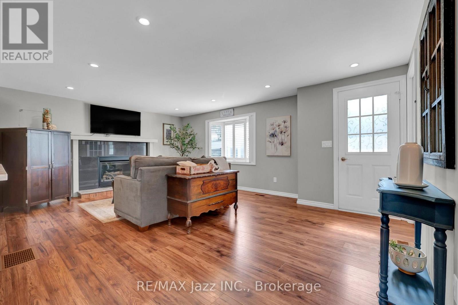 8 Wheelhouse Drive, Clarington (Newcastle), Ontario  L1B 1B9 - Photo 8 - E13674618