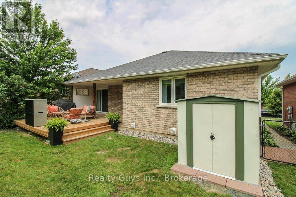 401 Bianco Crescent, Peterborough (Monaghan Ward 2), Ontario  K9K 0A3 - Photo 3 - X13680738