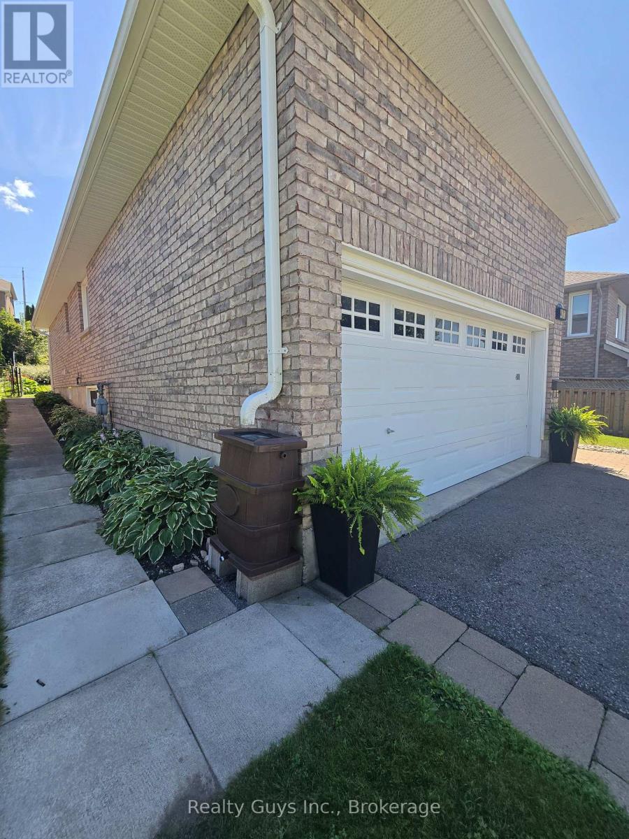 401 Bianco Crescent, Peterborough (Monaghan Ward 2), Ontario  K9K 0A3 - Photo 4 - X13680738