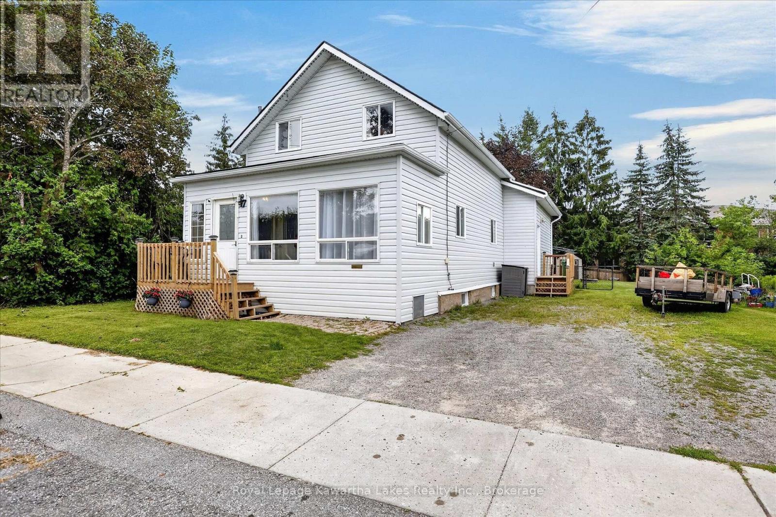 17 Crandall Street, Kawartha Lakes (Lindsay), Ontario  K9V 1R9 - Photo 2 - X13681514