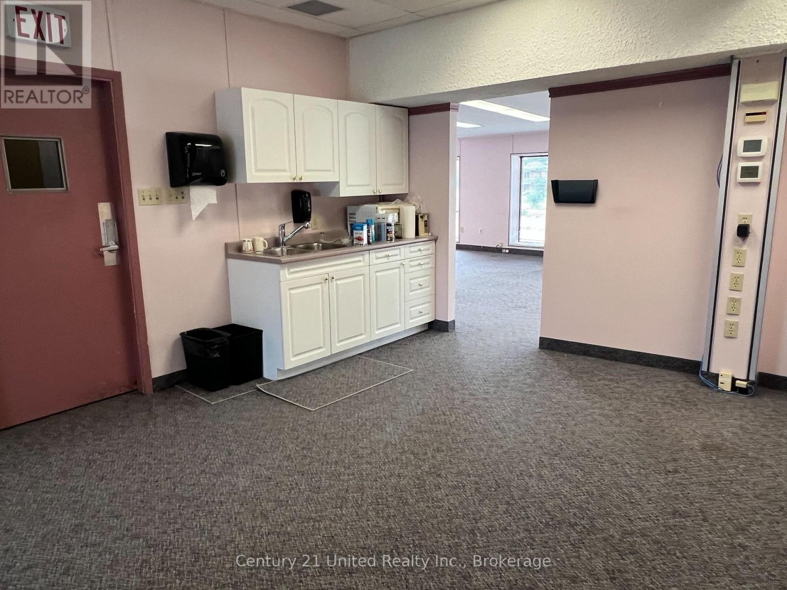 200 - 294 Rink Street, Peterborough (Town Ward 3), Ontario  K9J 2K2 - Photo 5 - X13681708