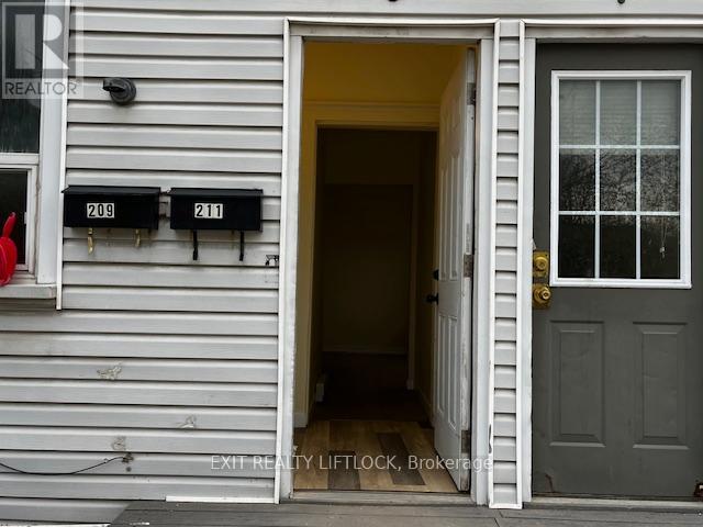 209 Stewart Street, Peterborough (Town Ward 3), Ontario  K9J 3M6 - Photo 2 - X13681718