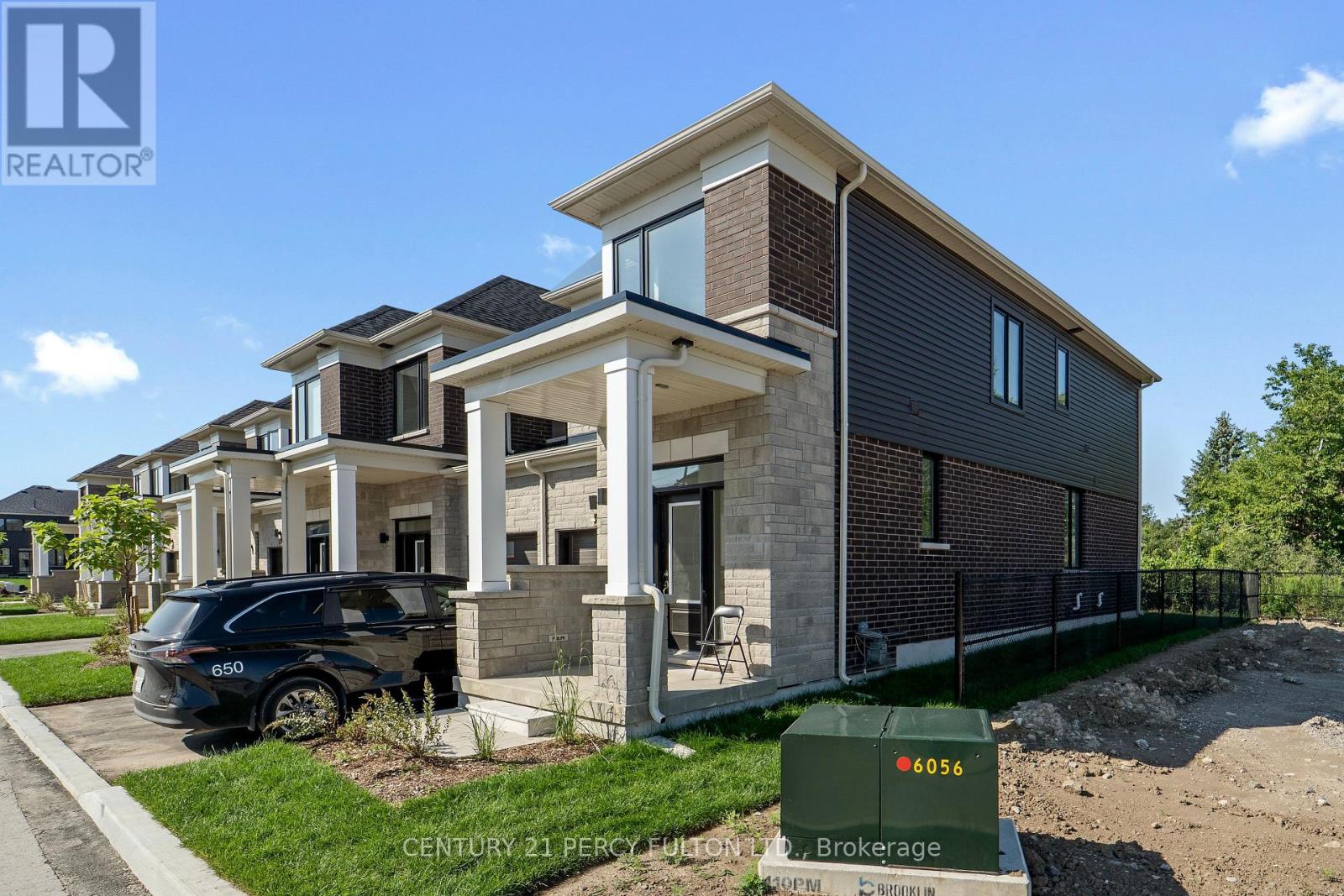 47 Watts Mews, Kawartha Lakes (Lindsay), Ontario  K9V 0T6 - Photo 2 - X13682624