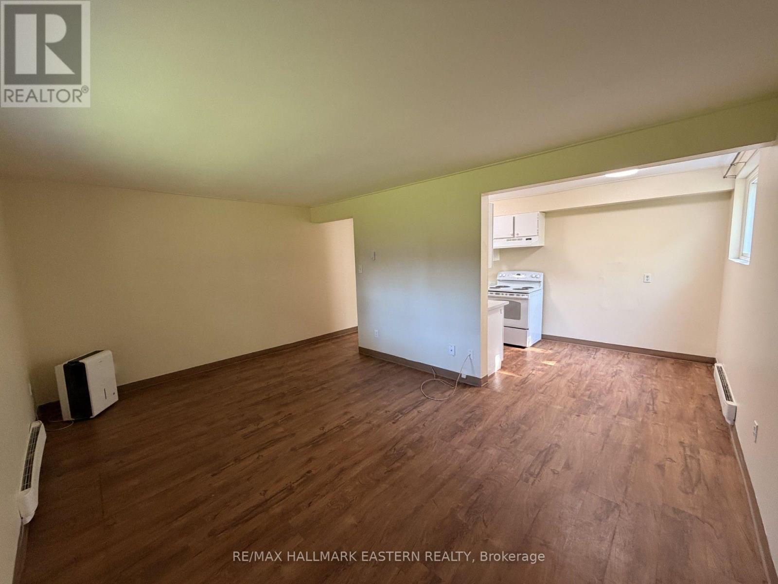 103 - 106 Lansdowne Street, Peterborough (Town Ward 3), Ontario  K9J 1Y1 - Photo 2 - X13683056