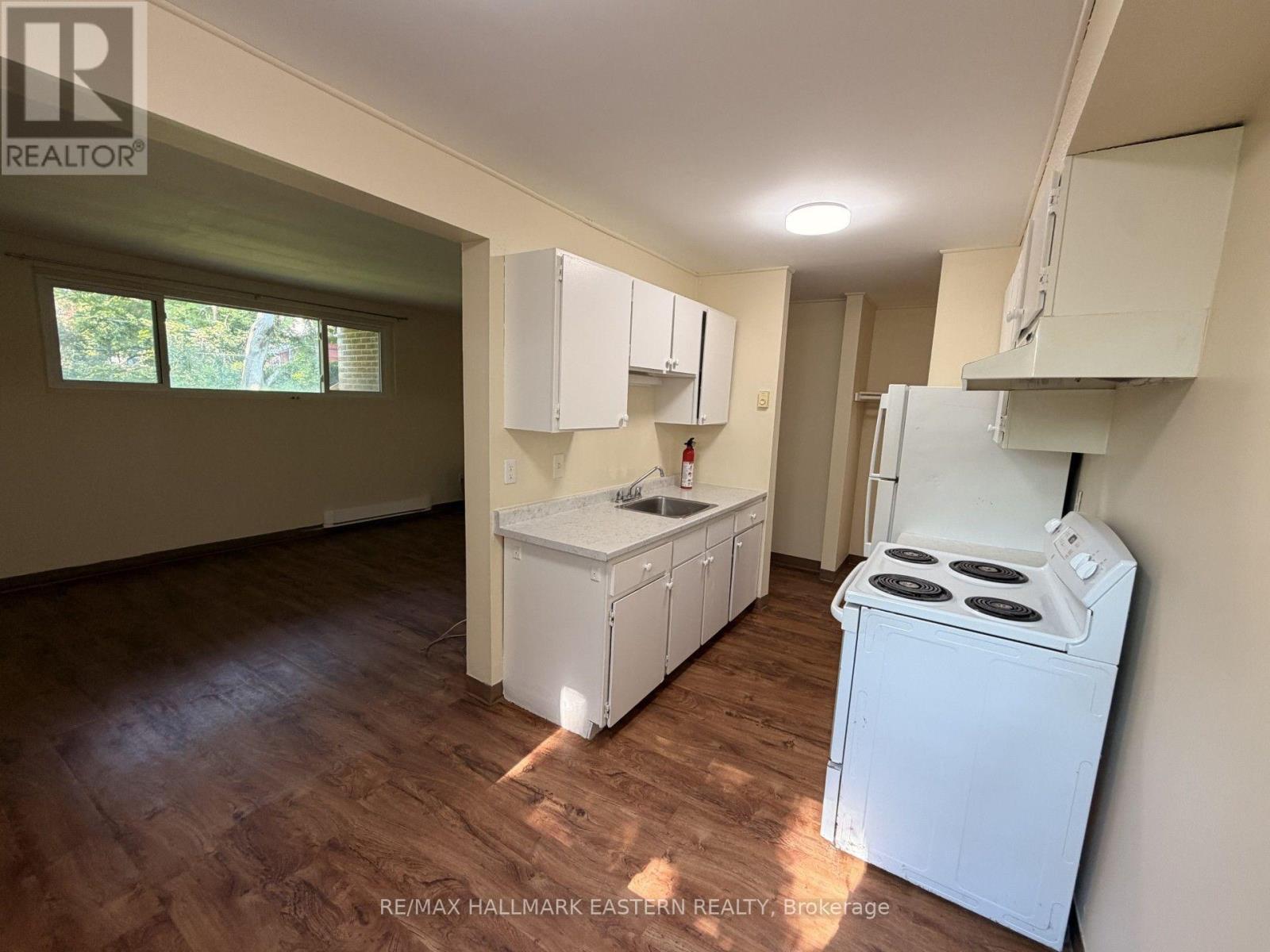 103 - 106 Lansdowne Street, Peterborough (Town Ward 3), Ontario  K9J 1Y1 - Photo 4 - X13683056